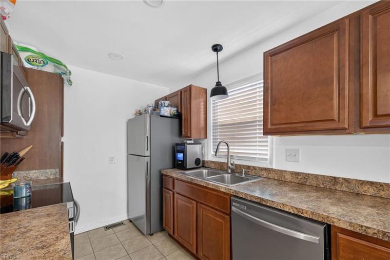 Photo 5 of 25 residential for sale in Portsmouth virginia