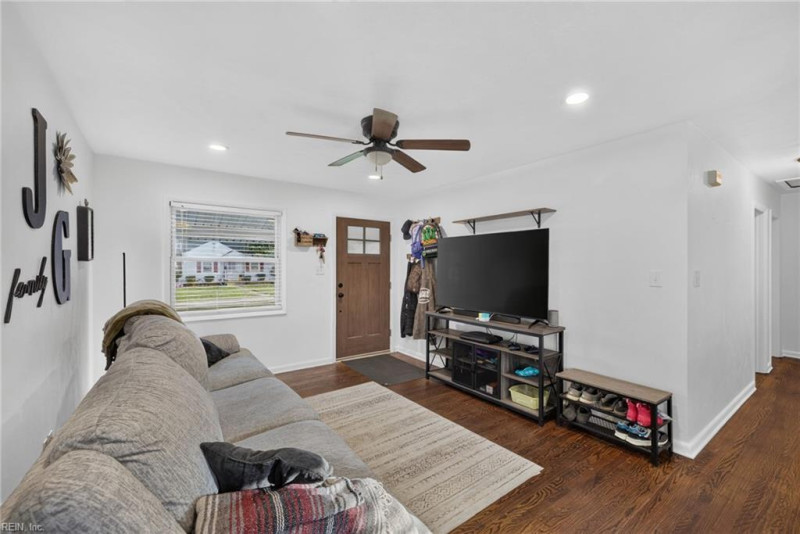 Photo 8 of 25 residential for sale in Portsmouth virginia