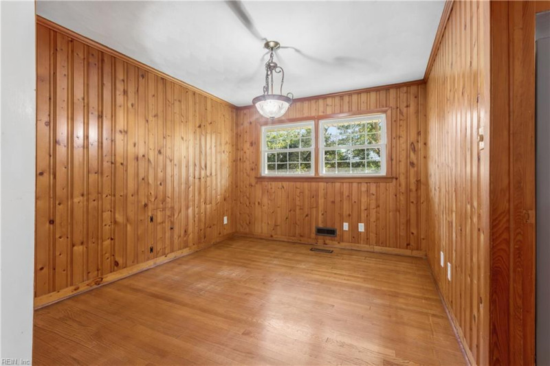 Photo 10 of 33 residential for sale in Hampton virginia