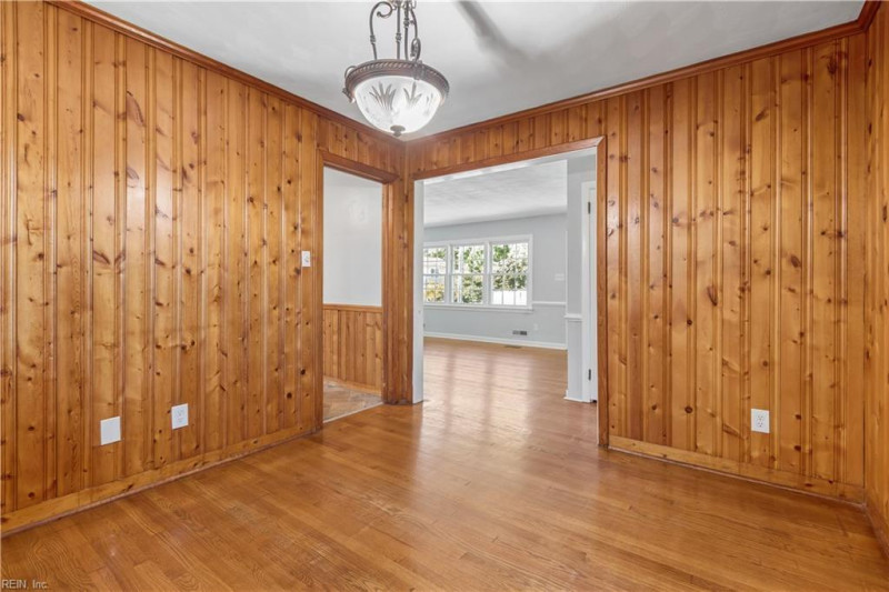 Photo 11 of 33 residential for sale in Hampton virginia