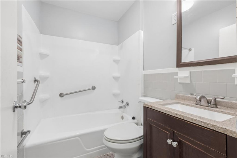 Photo 13 of 33 residential for sale in Hampton virginia