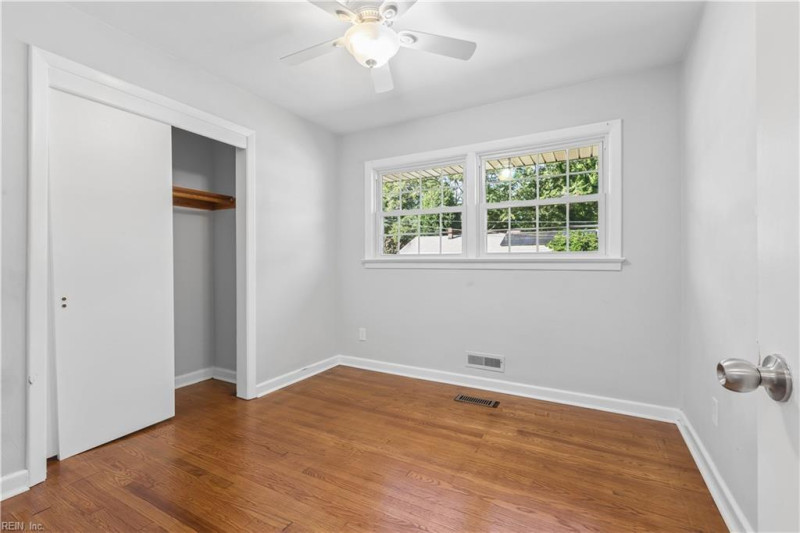 Photo 14 of 33 residential for sale in Hampton virginia