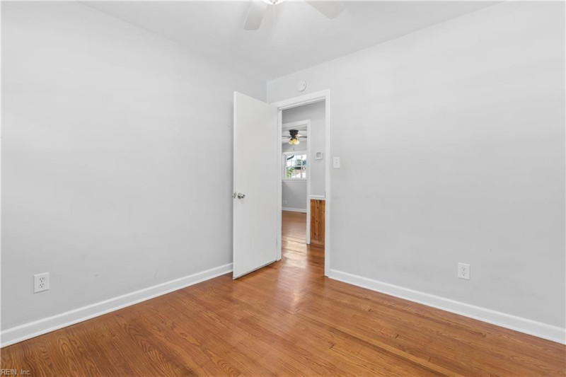 Photo 15 of 33 residential for sale in Hampton virginia