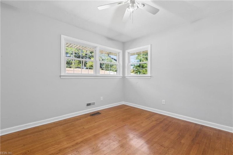 Photo 16 of 33 residential for sale in Hampton virginia