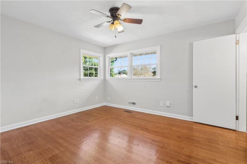 Photo 18 of 33 residential for sale in Hampton virginia