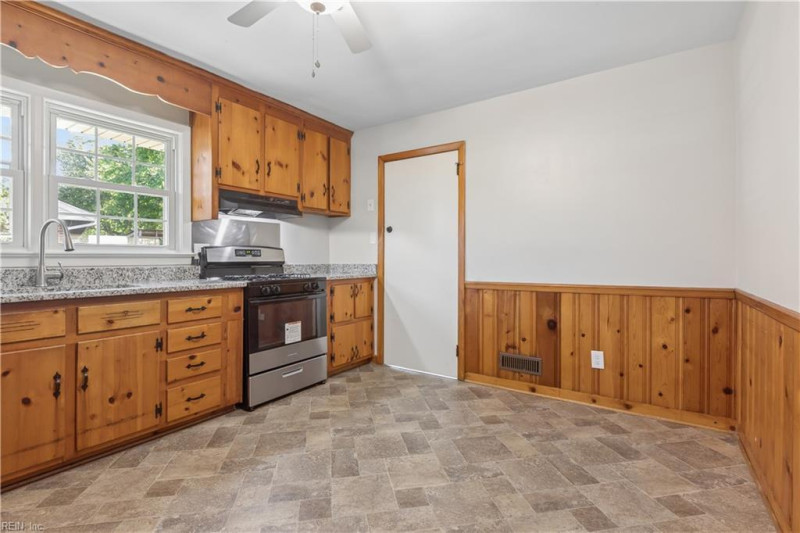 Photo 21 of 33 residential for sale in Hampton virginia