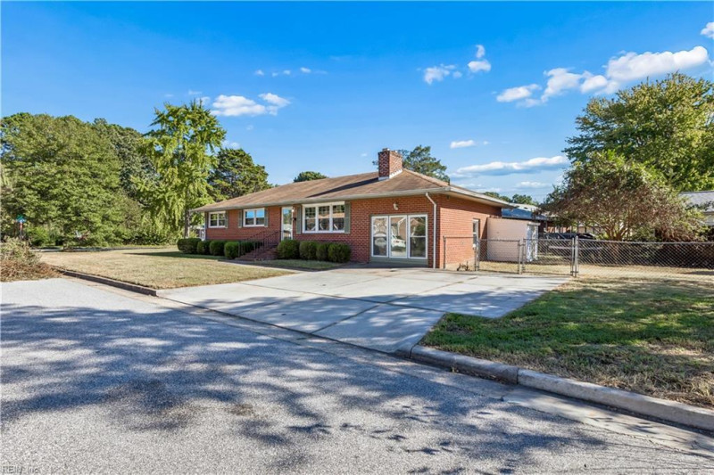 Photo 3 of 33 residential for sale in Hampton virginia