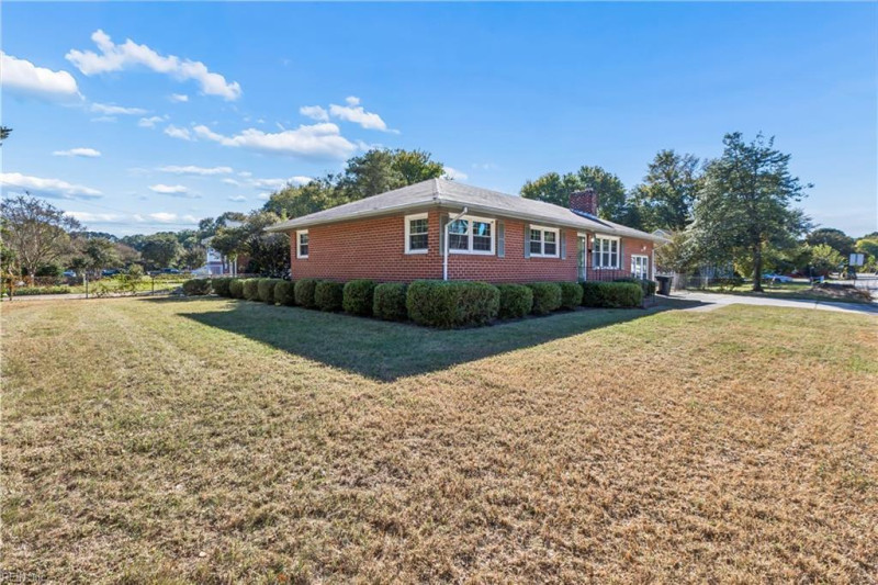 Photo 4 of 33 residential for sale in Hampton virginia