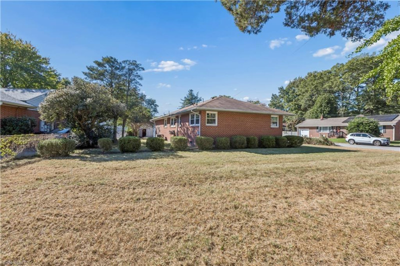 Photo 5 of 33 residential for sale in Hampton virginia