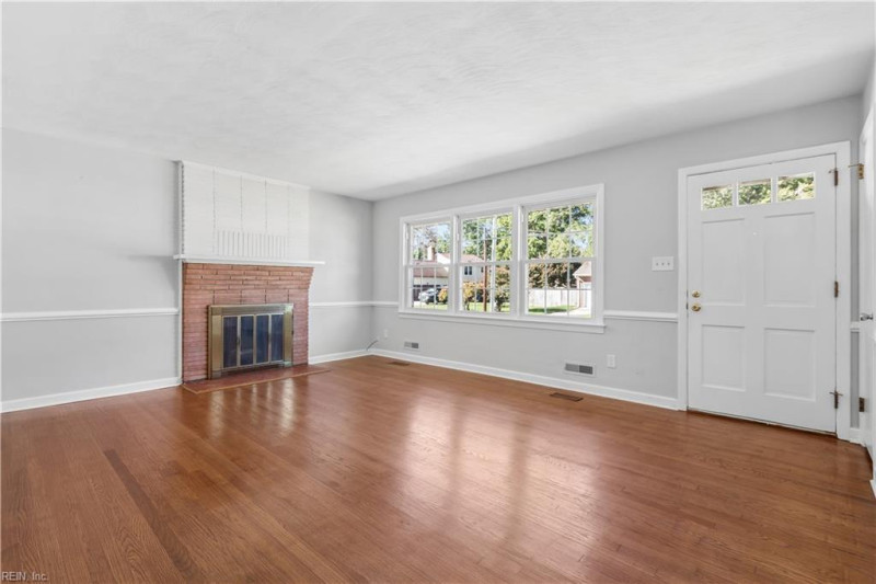 Photo 6 of 33 residential for sale in Hampton virginia