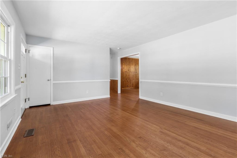 Photo 8 of 33 residential for sale in Hampton virginia