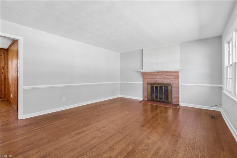 Photo 9 of 33 residential for sale in Hampton virginia
