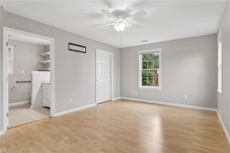 Photo 11 of 46 residential for sale in Hampton virginia