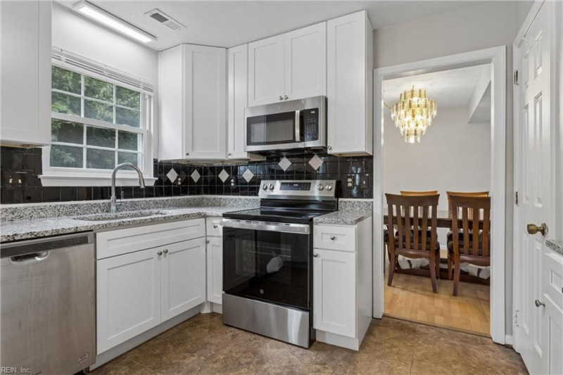 Photo 18 of 46 residential for sale in Hampton virginia