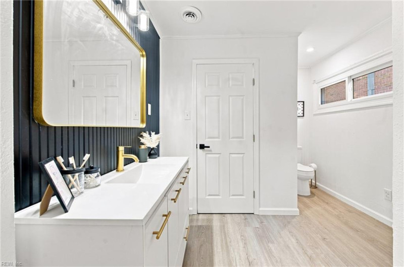 Photo 15 of 44 residential for sale in Chesapeake virginia