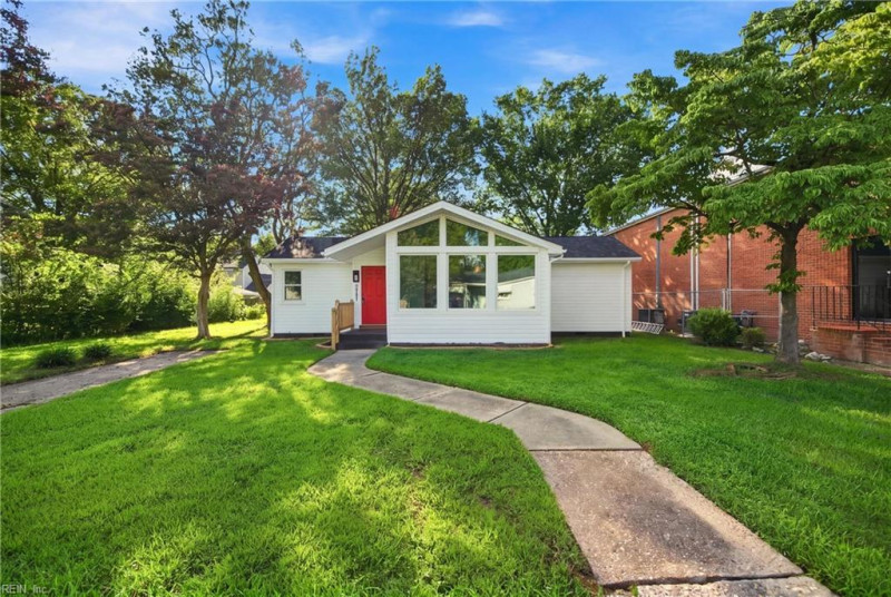 Photo 4 of 44 residential for sale in Chesapeake virginia