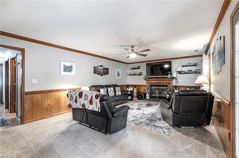 Photo 11 of 32 residential for sale in Hampton virginia