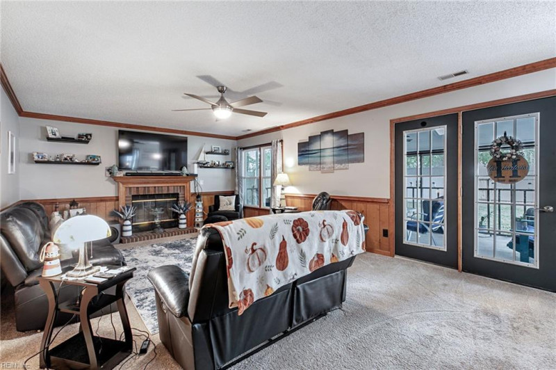 Photo 12 of 32 residential for sale in Hampton virginia