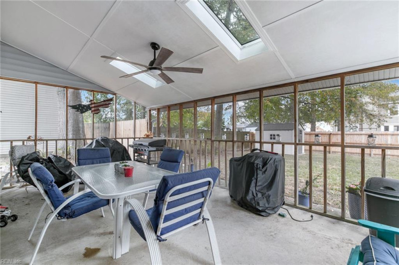 Photo 13 of 32 residential for sale in Hampton virginia