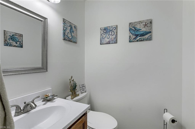 Photo 14 of 32 residential for sale in Hampton virginia