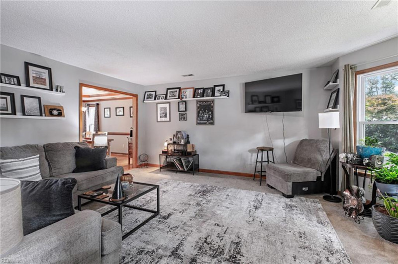 Photo 5 of 32 residential for sale in Hampton virginia