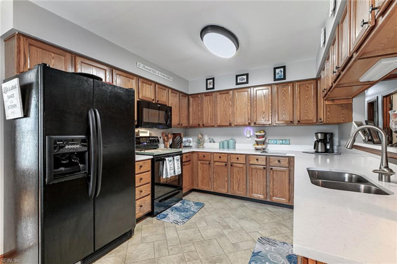 Photo 8 of 32 residential for sale in Hampton virginia