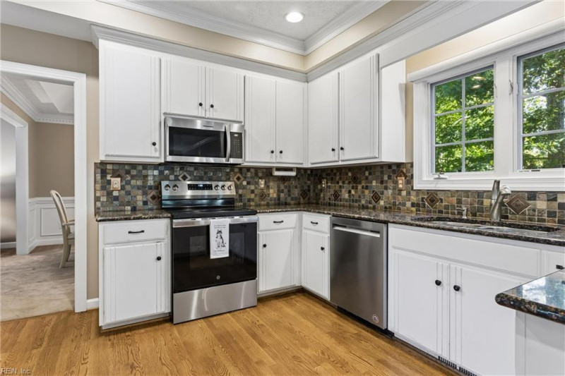 Photo 8 of 50 residential for sale in James City County virginia