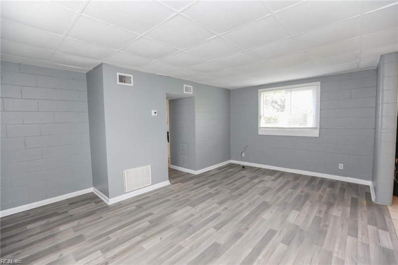 Photo 17 of 50 residential for sale in Norfolk virginia