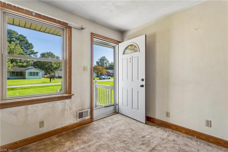 Photo 4 of 42 residential for sale in Chesapeake virginia Photo 4 of 42 residential for sale in Chesapeake virginia