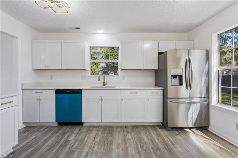 Photo 12 of 44 residential for sale in Hampton virginia
