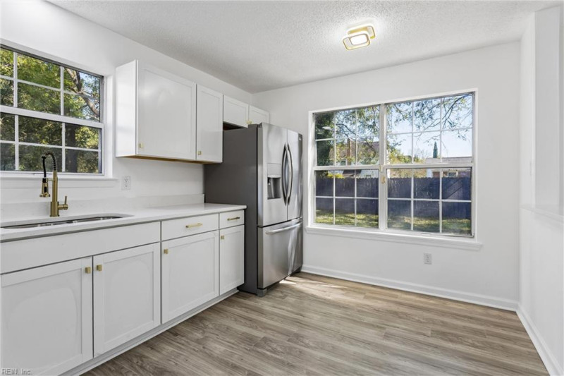 Photo 14 of 44 residential for sale in Hampton virginia