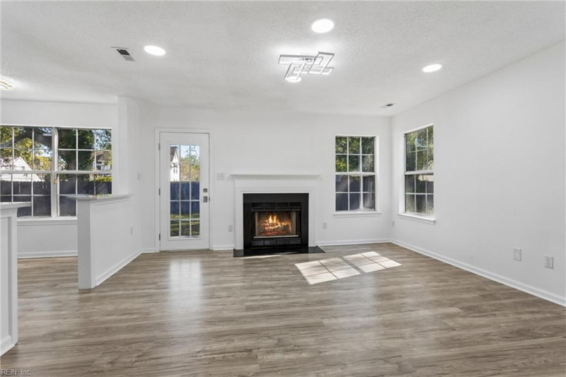 Photo 16 of 44 residential for sale in Hampton virginia