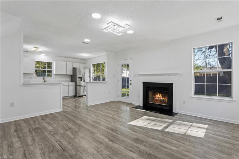 Photo 17 of 44 residential for sale in Hampton virginia