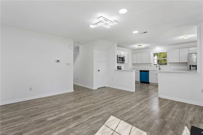 Photo 18 of 44 residential for sale in Hampton virginia