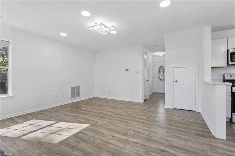 Photo 19 of 44 residential for sale in Hampton virginia