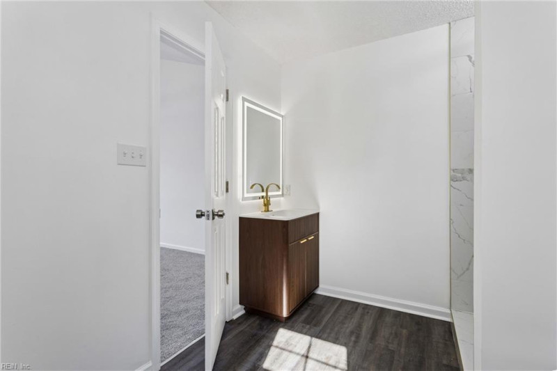 Photo 27 of 44 residential for sale in Hampton virginia