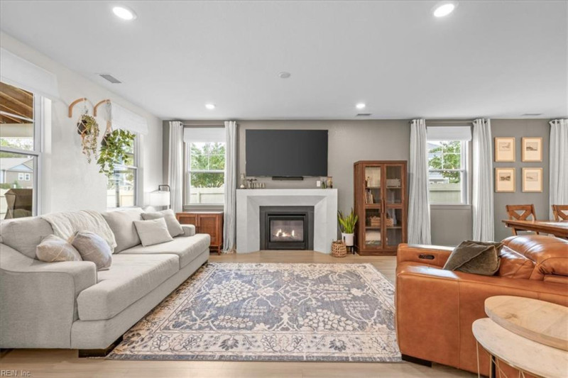 Photo 13 of 49 residential for sale in Chesapeake virginia