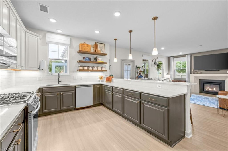 Photo 14 of 49 residential for sale in Chesapeake virginia