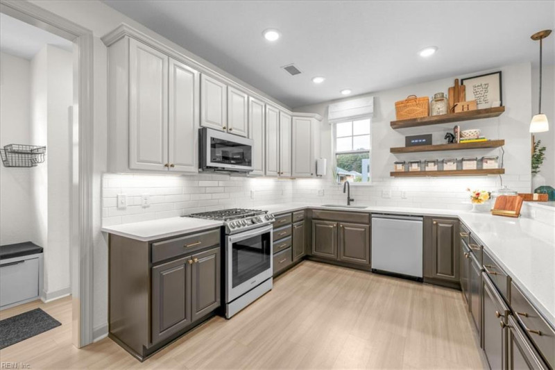 Photo 2 of 49 residential for sale in Chesapeake virginia