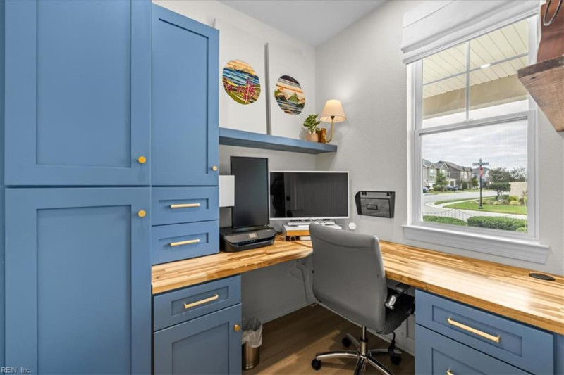 Photo 3 of 49 residential for sale in Chesapeake virginia