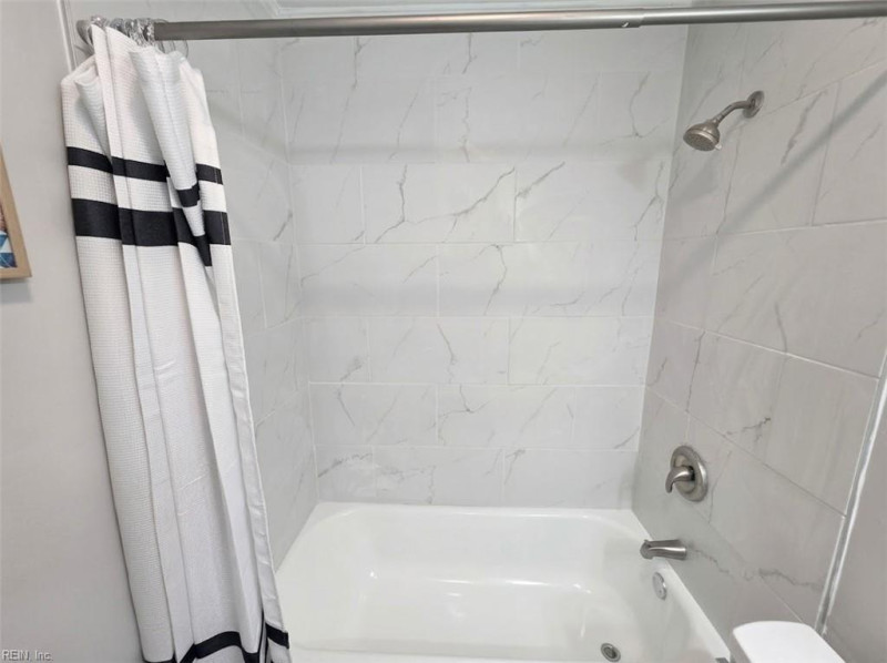 Photo 13 of 20 residential for sale in Hampton virginia