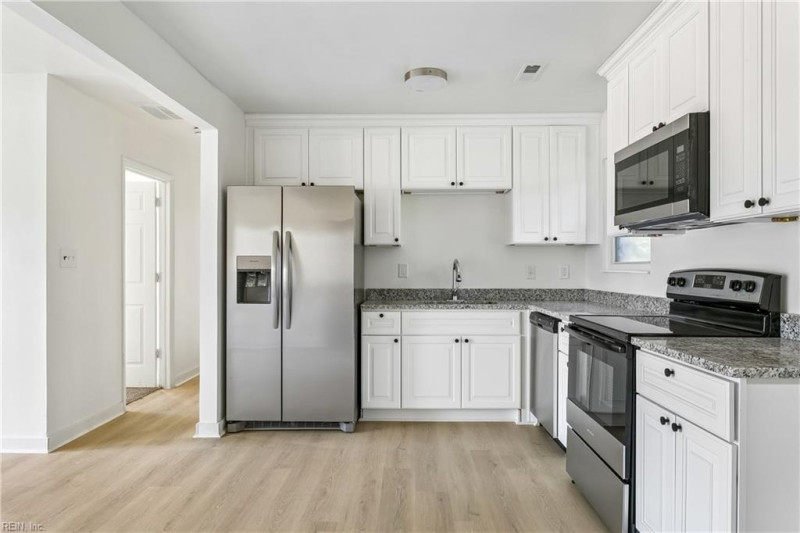 Photo 11 of 28 residential for sale in Hampton virginia