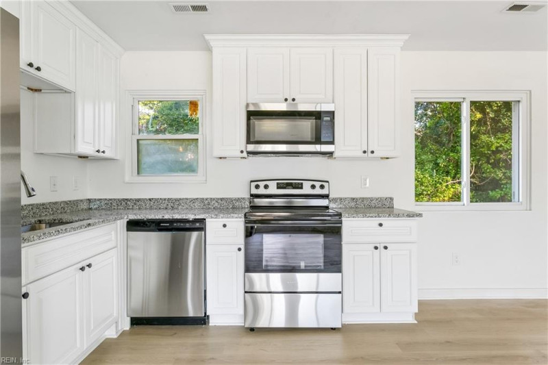 Photo 13 of 28 residential for sale in Hampton virginia