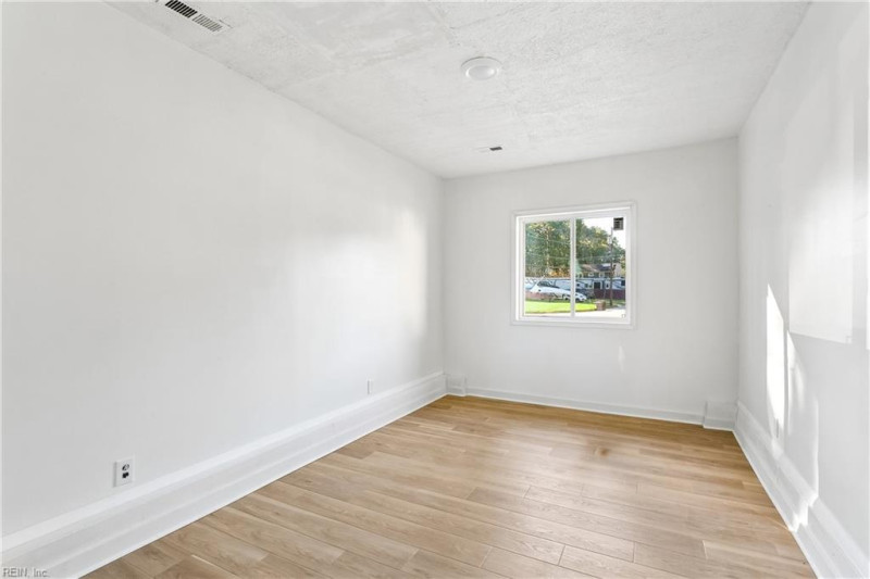 Photo 15 of 28 residential for sale in Hampton virginia