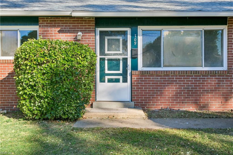 Photo 3 of 28 residential for sale in Hampton virginia