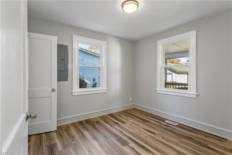 Photo 17 of 45 residential for sale in Hampton virginia