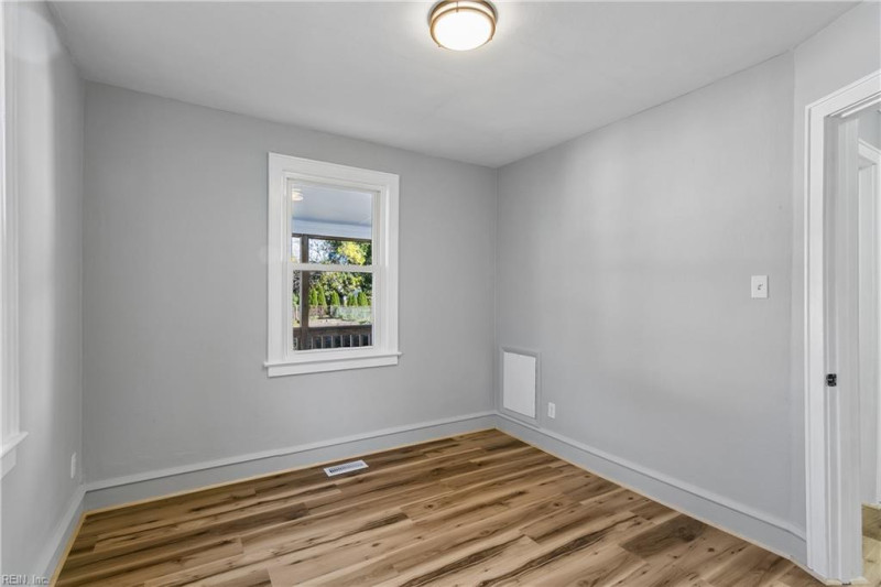 Photo 18 of 45 residential for sale in Hampton virginia