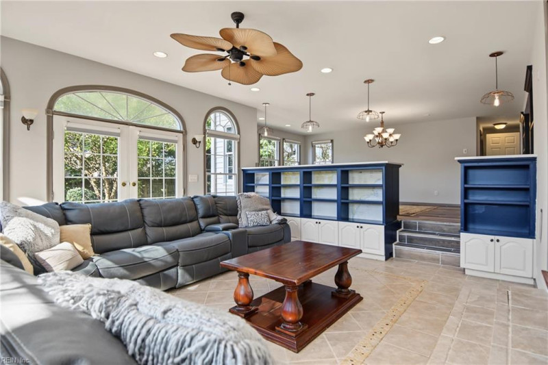Photo 14 of 49 residential for sale in Virginia Beach virginia