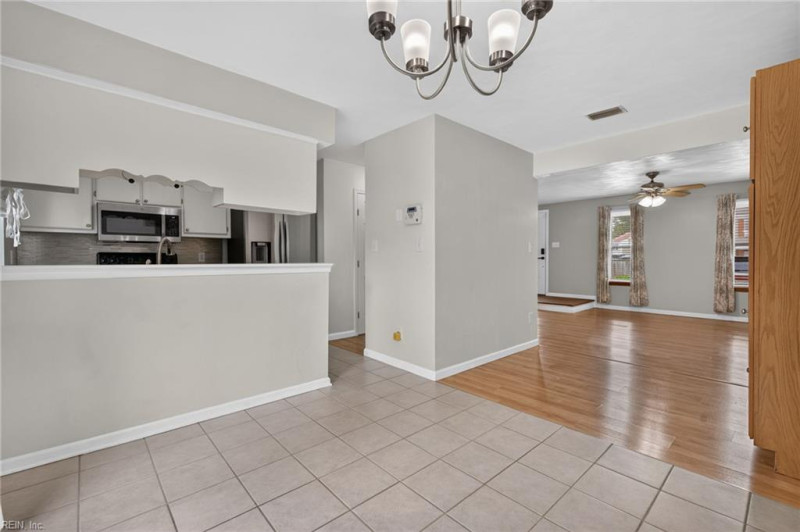 Photo 11 of 32 residential for sale in Virginia Beach virginia