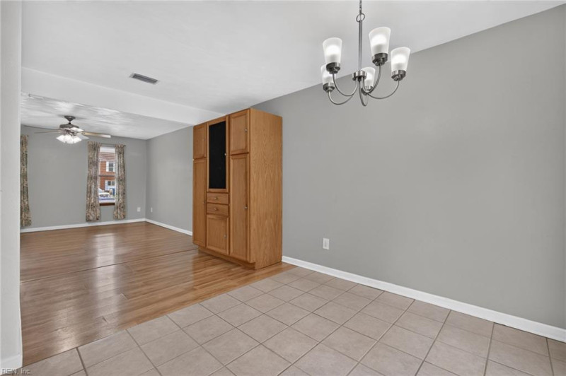 Photo 12 of 32 residential for sale in Virginia Beach virginia